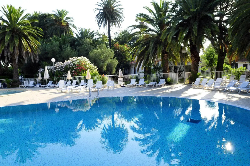 Le Domaine du Mas Blanc by Popinns