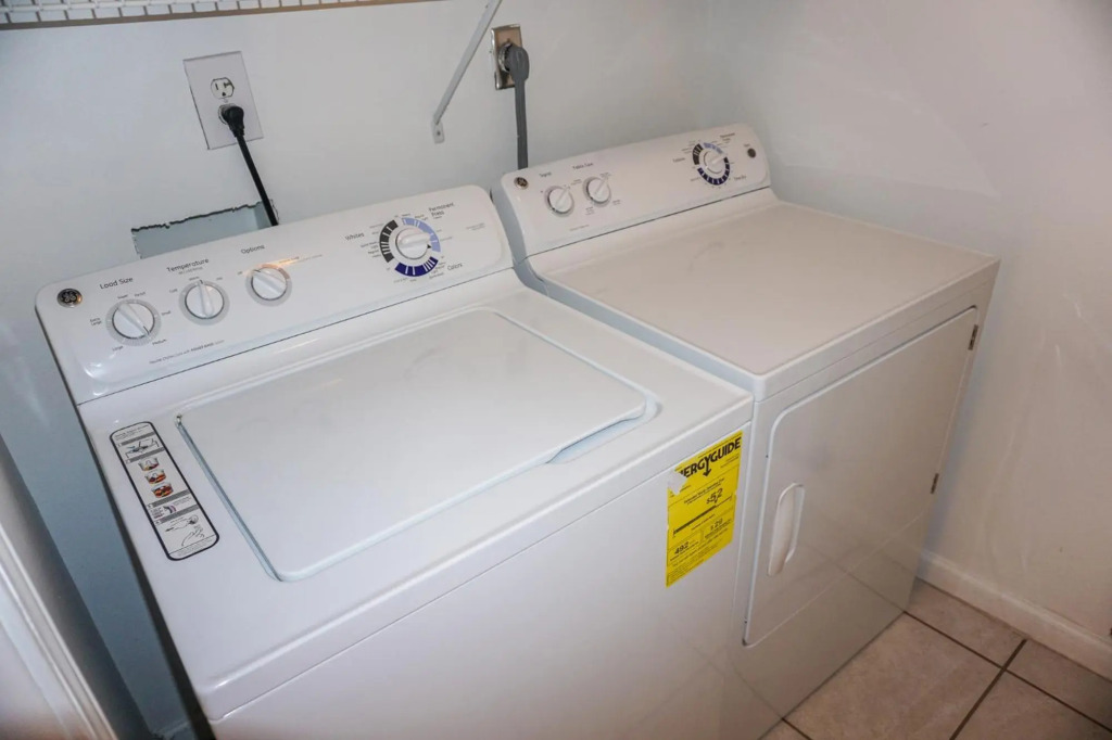 Destin Towers - Available March 18 to April 1st & April 15-22nd! ON THE BEACH