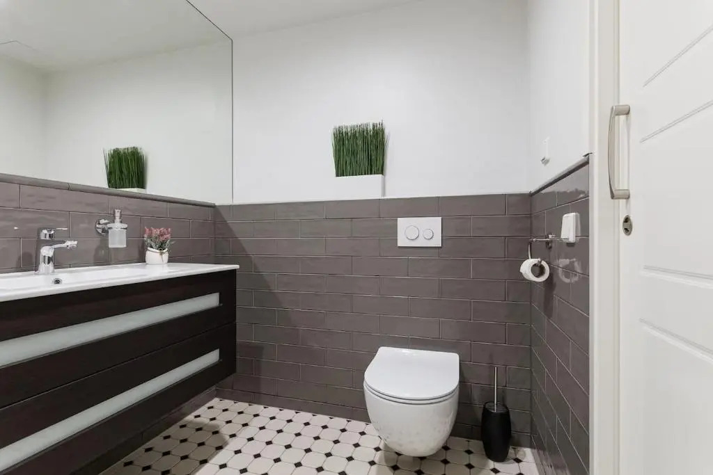 Central apartments, Quiet with Free Parking and AC