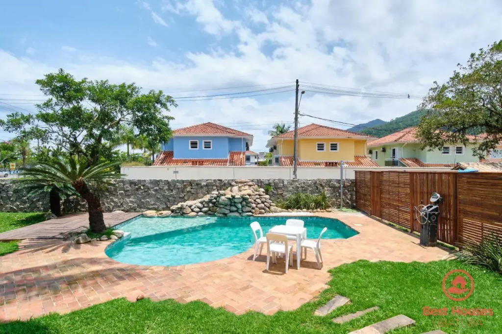 Bh31: Casa Com Piscina Em Frente À Praia Grande