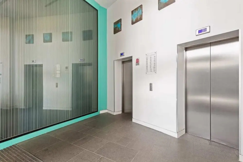 Chic 1 BDR W/balcony in Greenwich, 7mins to st