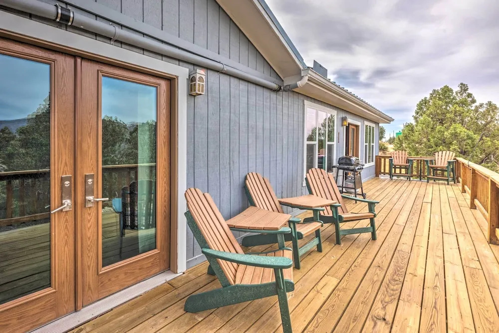 Alto Cabin w/ Stunning Views, Hot Tub + Sauna!