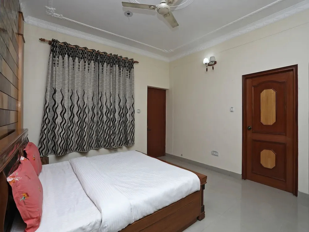 OYO 13293 Home Luxury Villa Canal Road