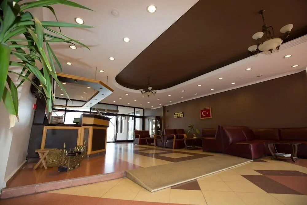 Grand Astra Hotel