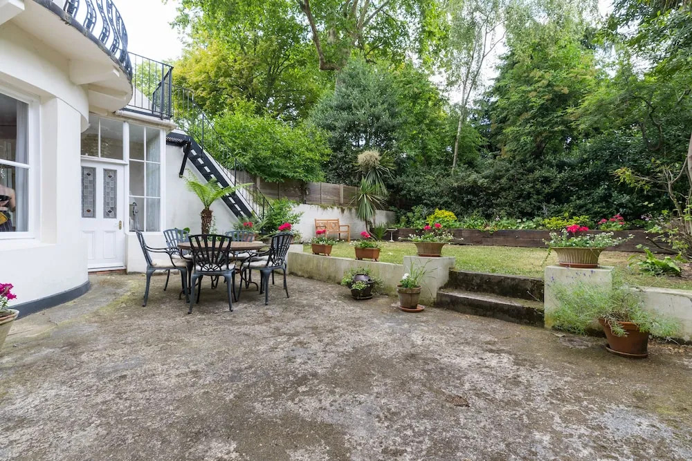 Elegant 2 bed near Hampstead and Camden, sleeps 4