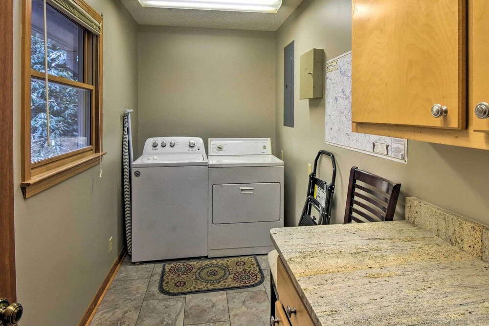 Secluded Lavinder Laurel Leaf Cottage Near Creek