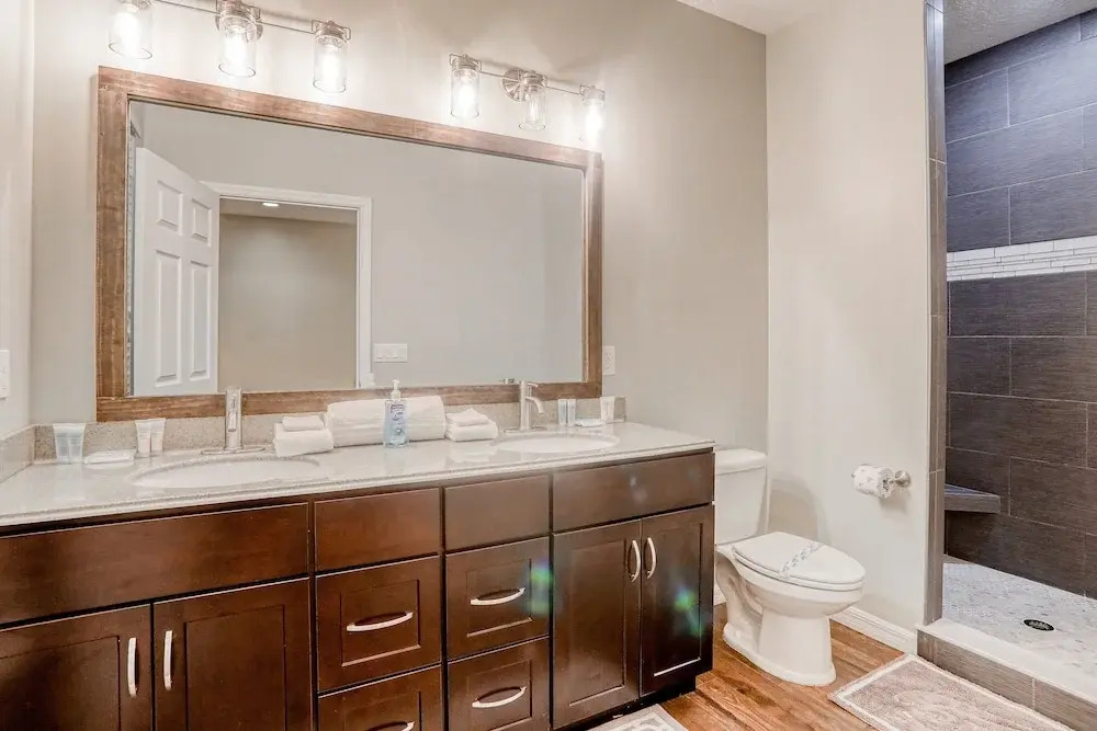 Updated, Dog-friendly gem W/fenced Yard, Foosball & Pool Tables, Wifi, Fireplace