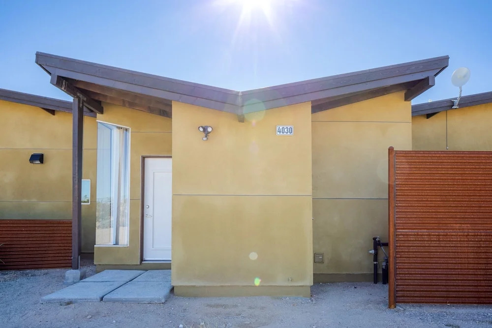 Las Alas Del Sol- A Desert Architectural Gem 2 Bedroom Home by RedAwning