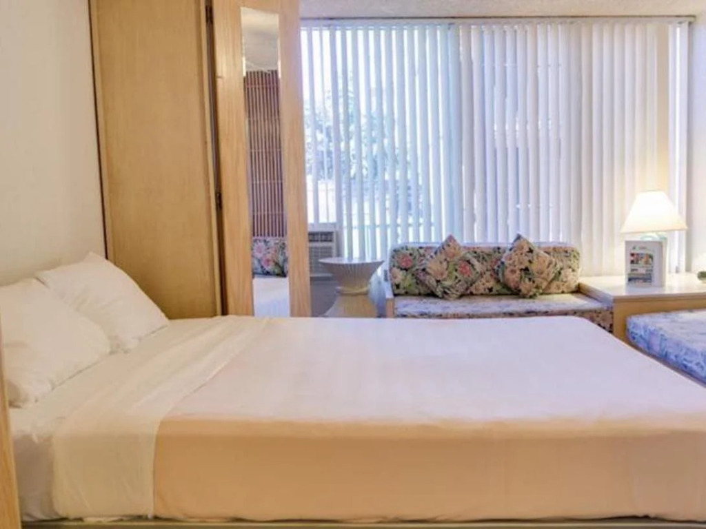 Kuhio Banyan Hotel