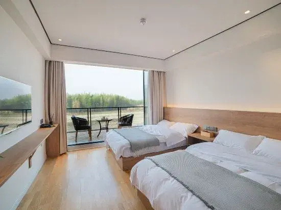Yueliang Town Hotel