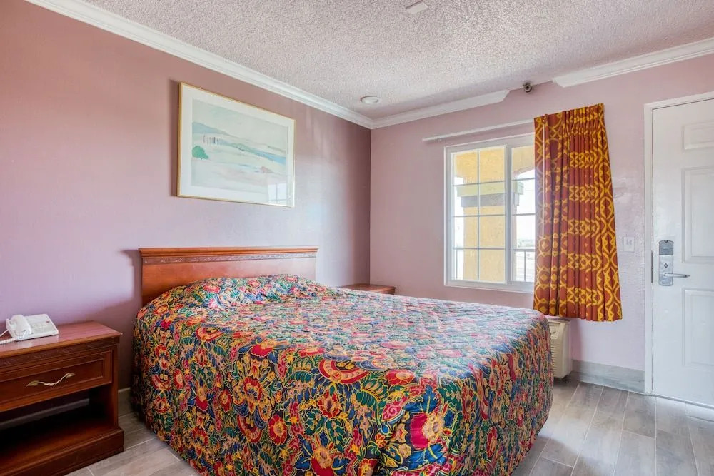 Passport Inn & Suites Corona Hotel