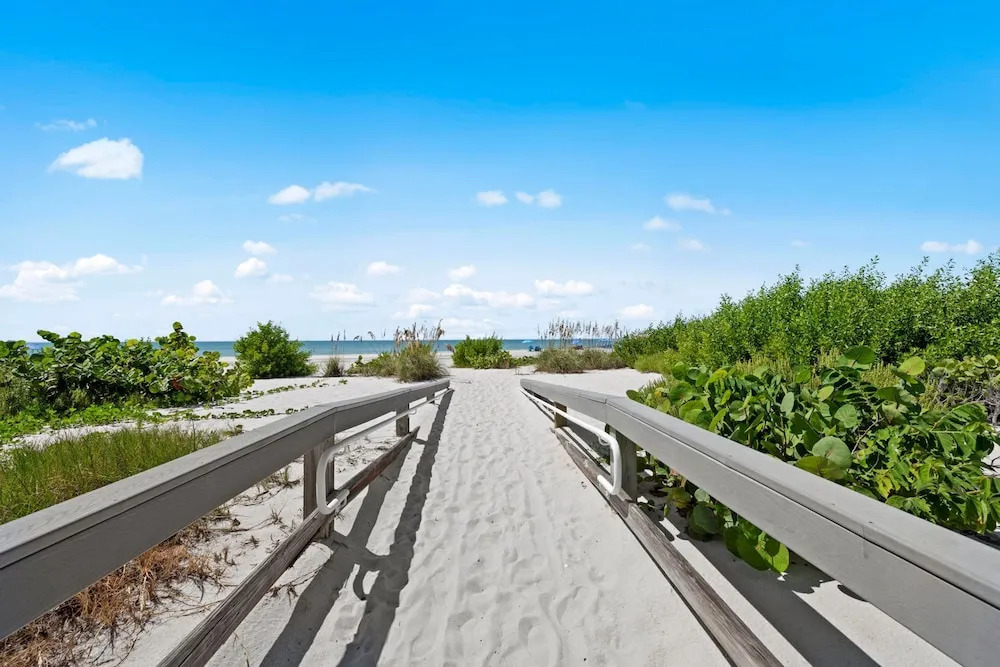 Loggerhead Cay 443 Pet Friendly on the Beach