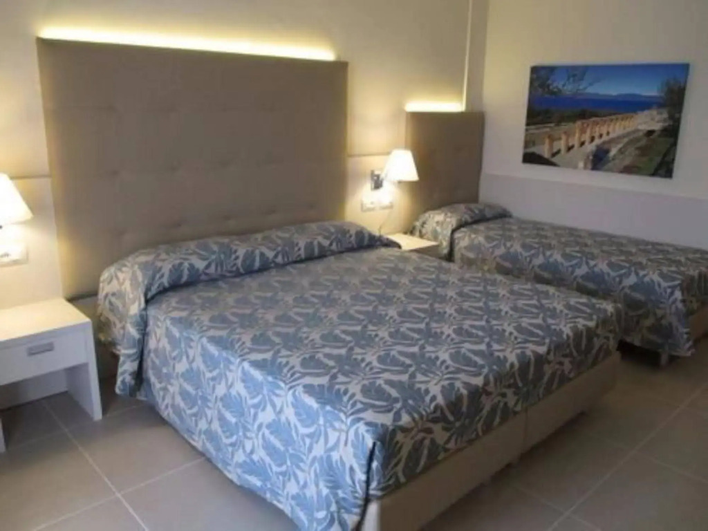 Hotel Holiday