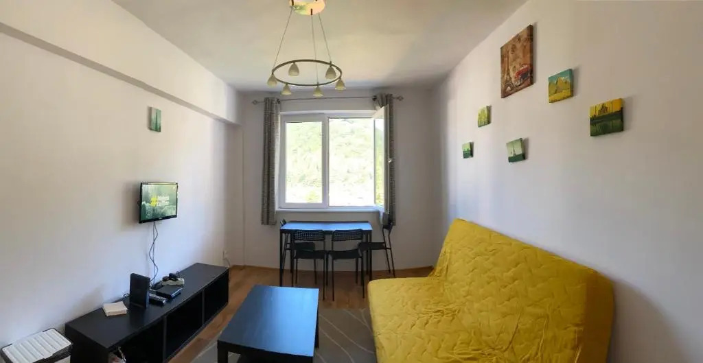 Extremely Quiet and Relaxing Apartment at the 4th Floor - No Elevator