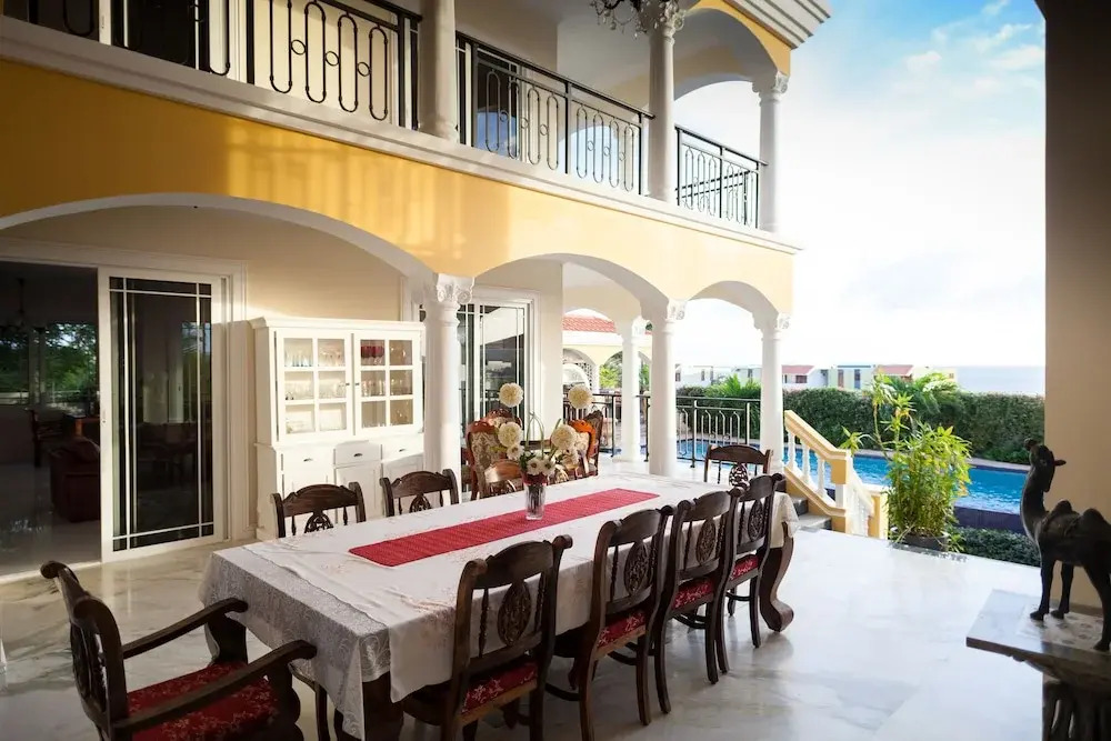 Villa with Spectacular Sea View
