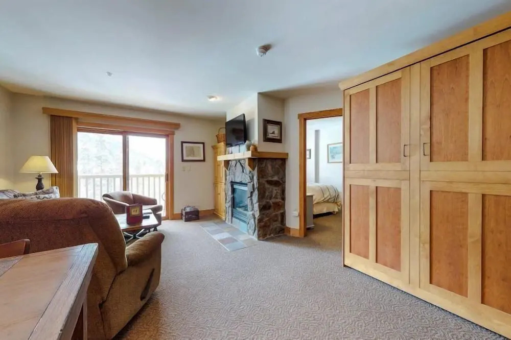 1 Bedroom Colorado Mountain Vacation Rental in River Run Village with Convenient Access to Ski Slopes