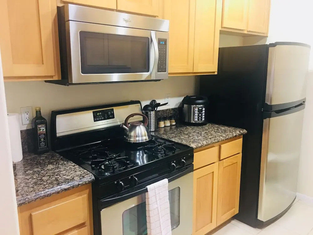 DTLA Apartment With Parking and Pool