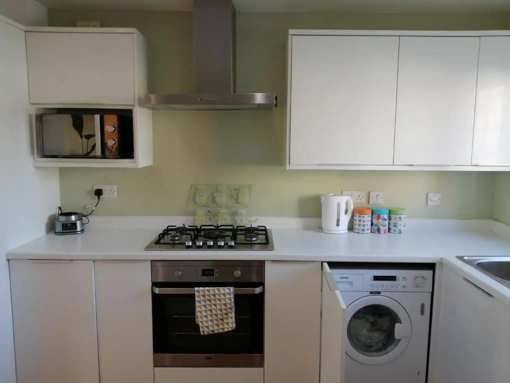 Spacious townhouse with sea views near Cardiff