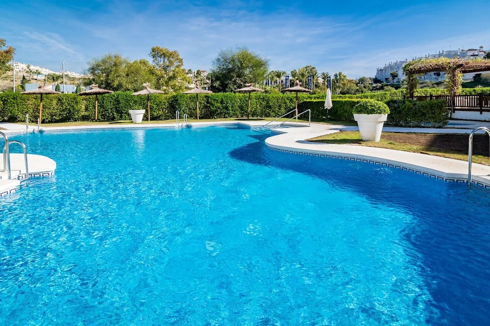 GH-Beautiful 2 bedroom apt small pool