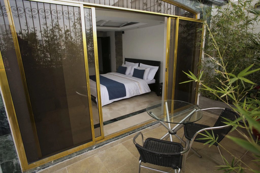 Hotel D Leon