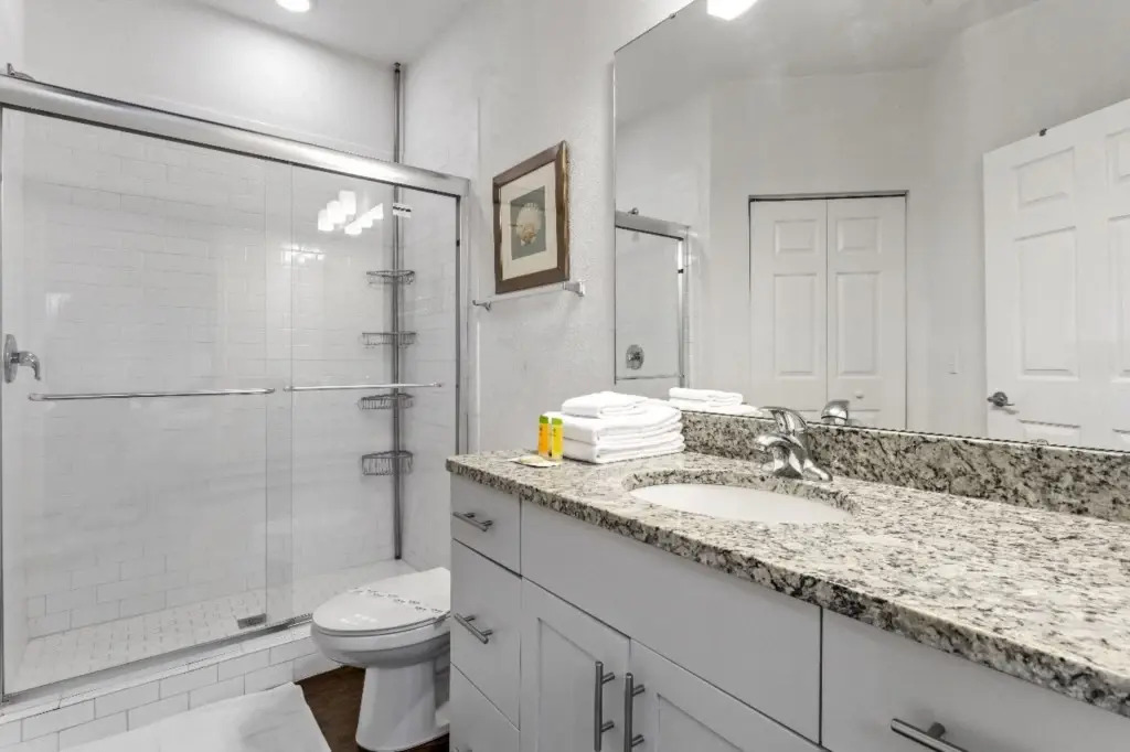 4 Bd 3 Ba Lucaya Village 26-108