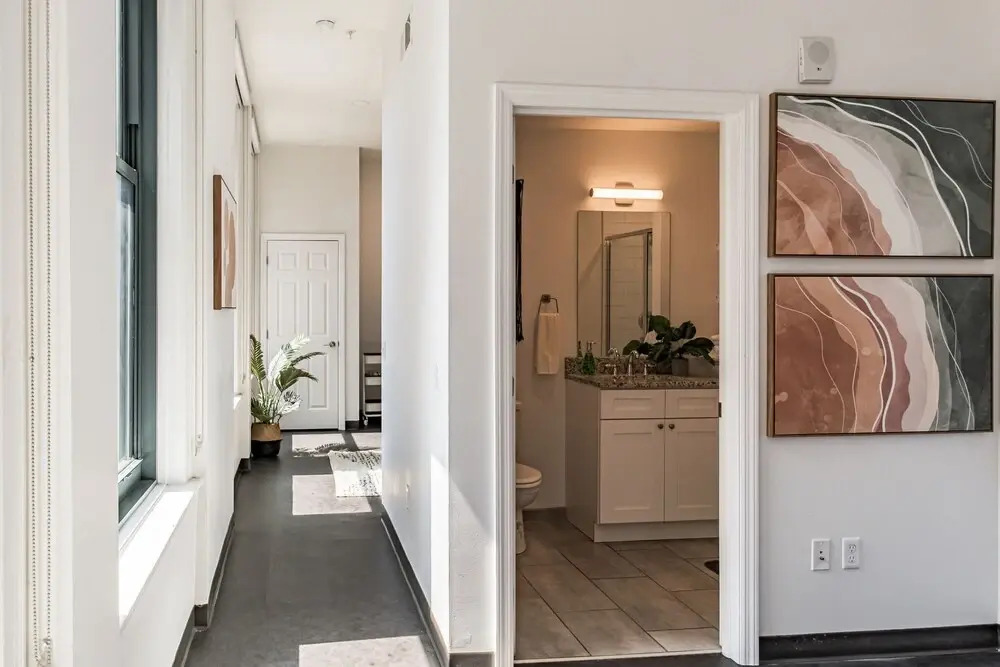 FRONTDESK 209 9th St Apts Cultural Dist Pittsburgh