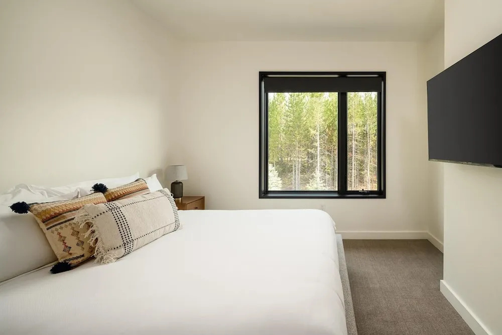 221 Lakelodge 2 Bedroom Condo by Moonlight Basin Lodging