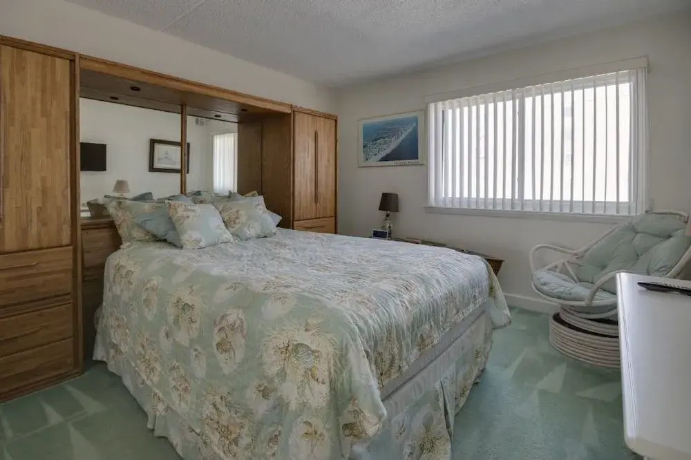 Capri 1710 - 2 Br Condo