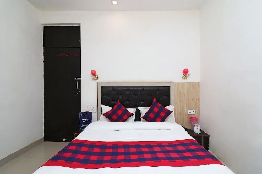 OYO Flagship 24679 Hotel Green House