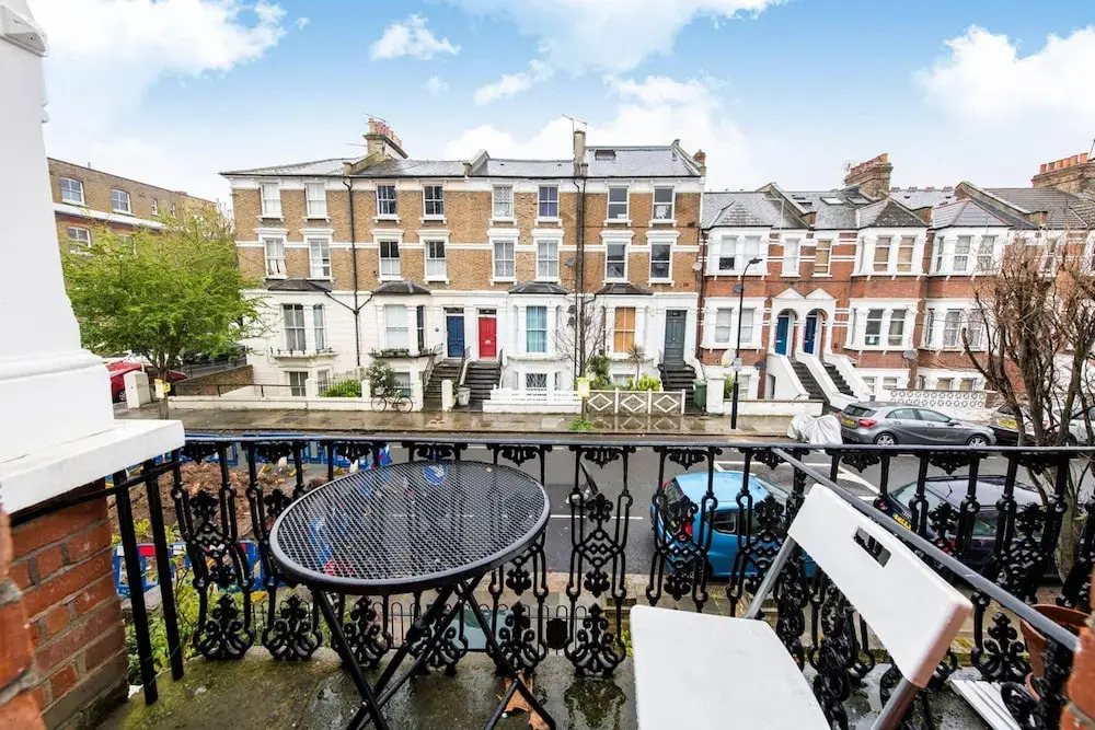 Excellent 4 Bed Apartment For Your Perfect Stay!