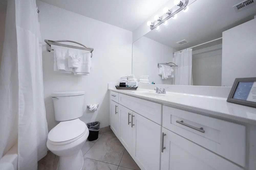 234 Fully Furnished 1BR Suite-Outdoor Pool! by RedAwning
