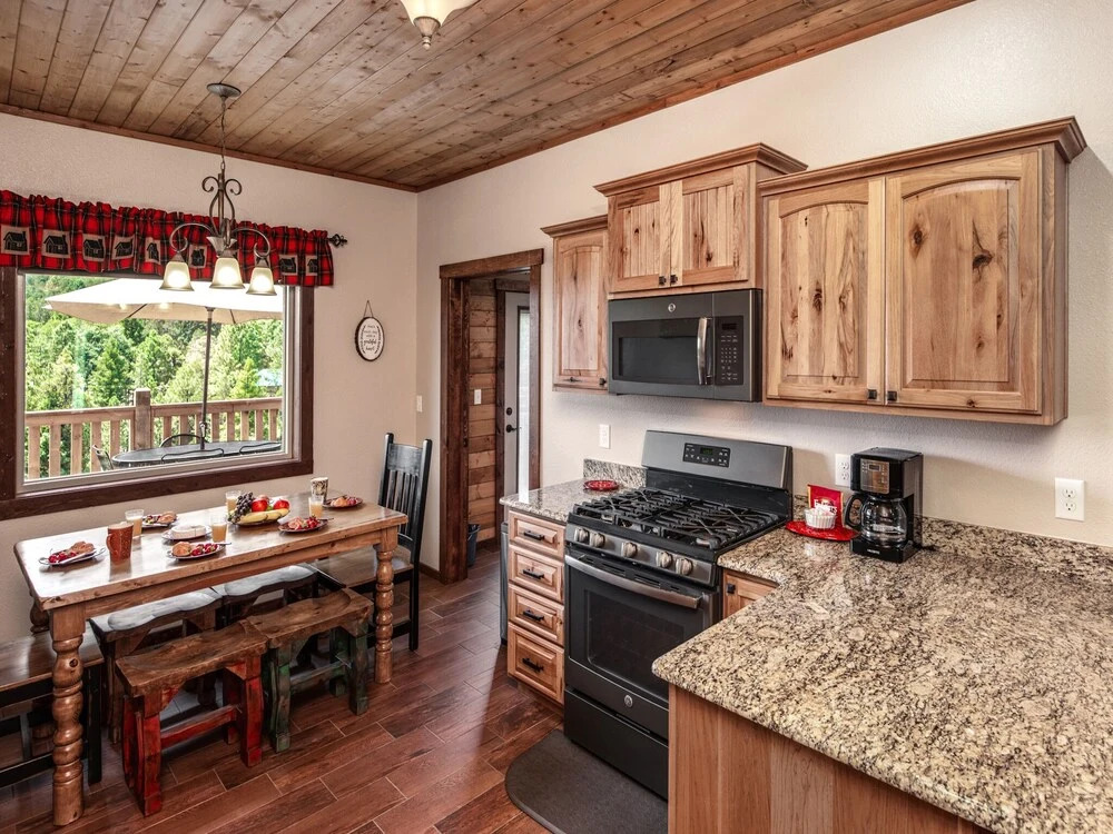 413crestviewmtncb - Crest View