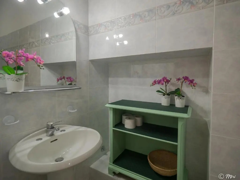Picabon Quiet Apartment with AC & Balcony
