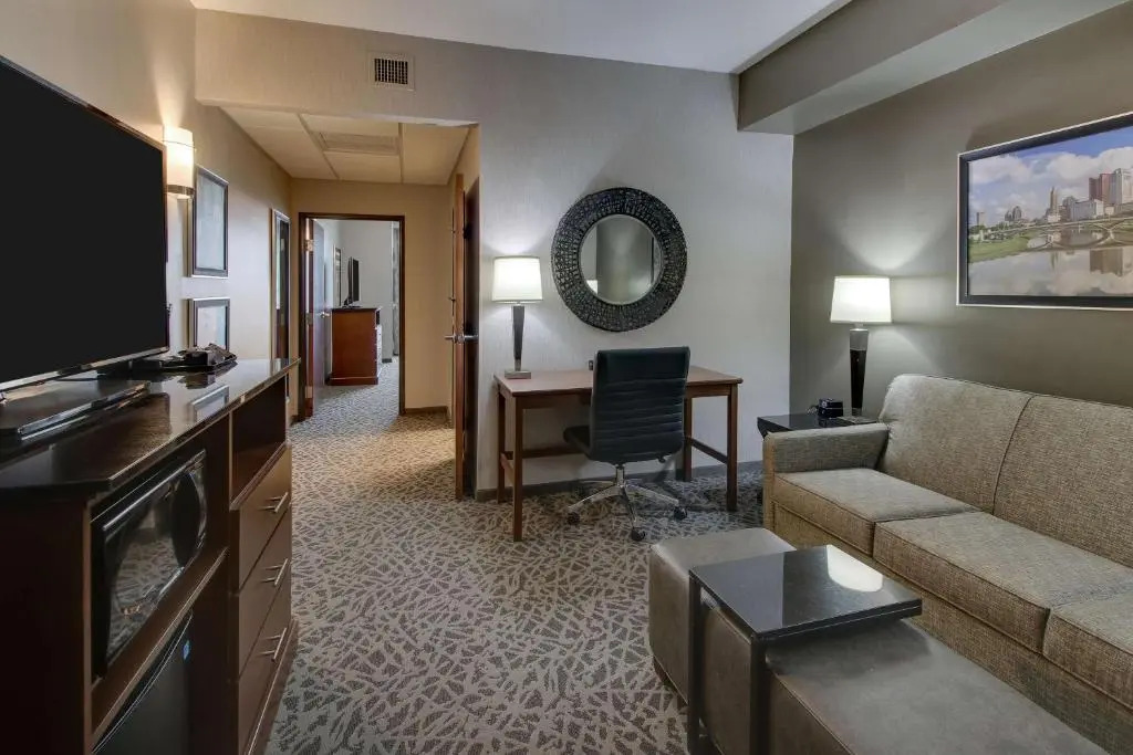 Drury Inn & Suites Cleveland Beachwood