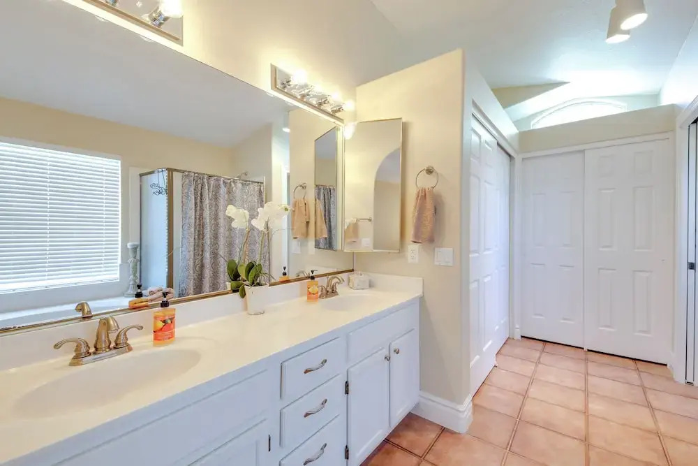 Pool & Spa! Goodyear Home, 1 Mi to Golfing
