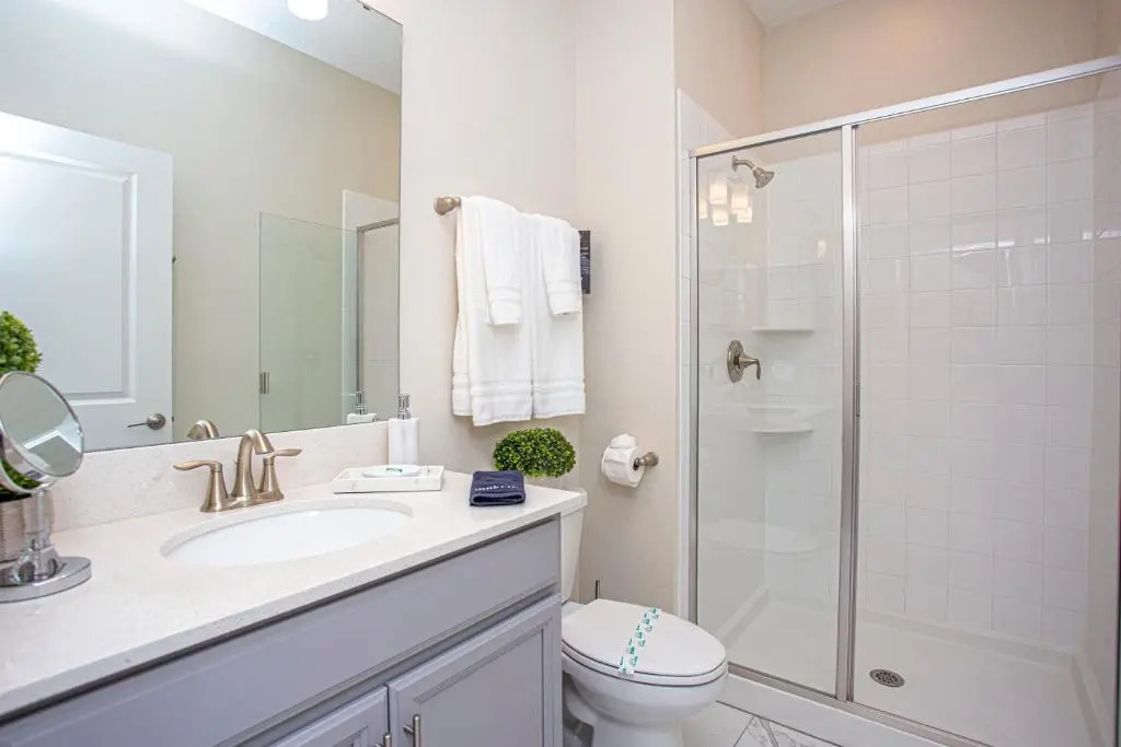 Marvelous 4 Bd w/ Pool Close to Disney 218