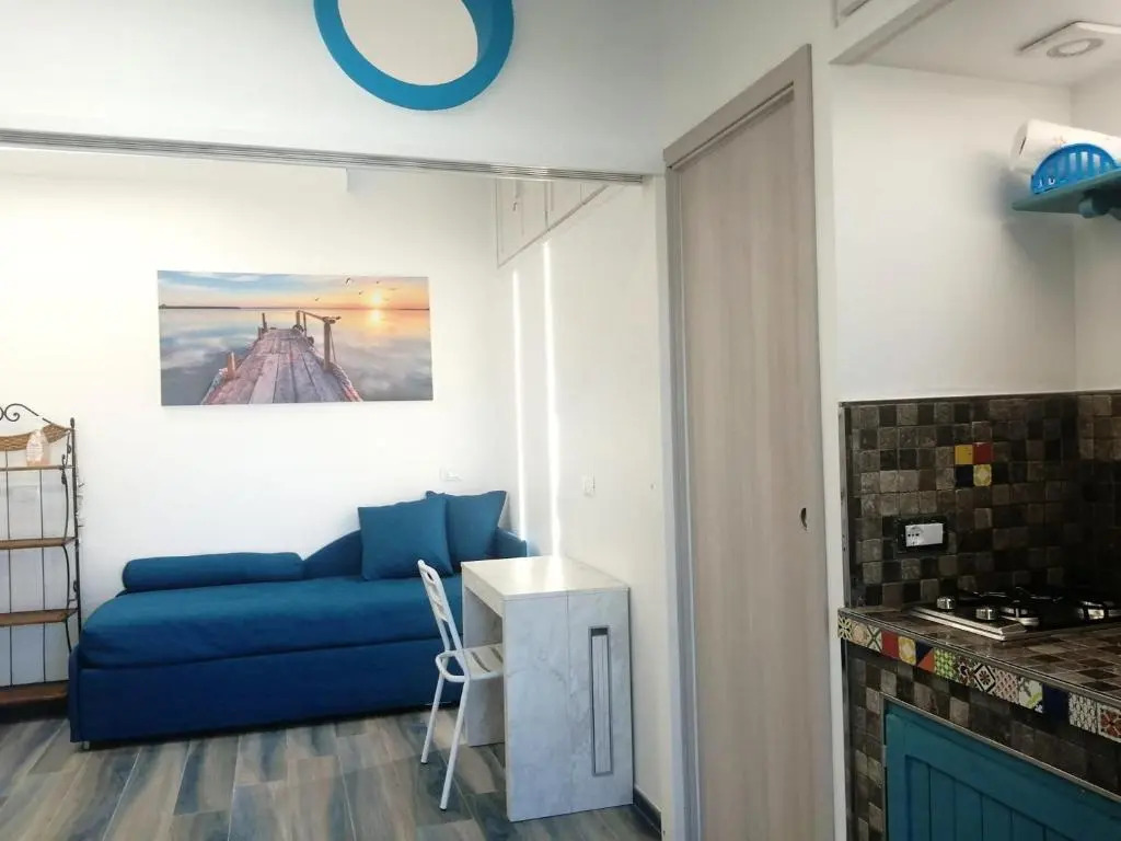 2 bedrooms house at Vulcano 100 m away from the beach with enclosed garden