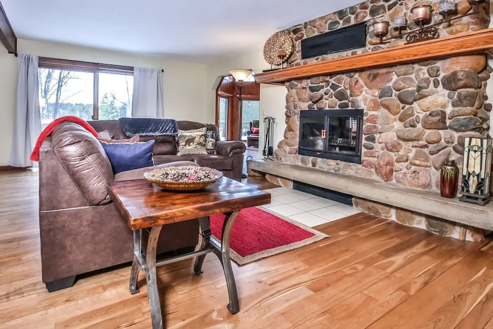 Pickerel Lodge - 4 Br Home