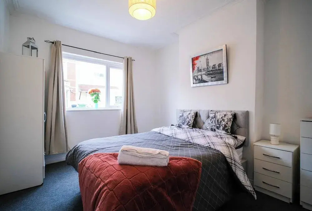 4 Bed House Sleeps 7-free Parking- Contractors