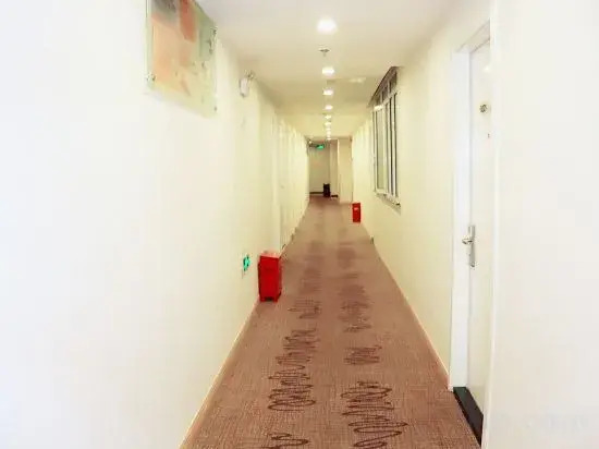 Su Shi Hotel (Shanghai Bund Nanjing East Road Subway Station)