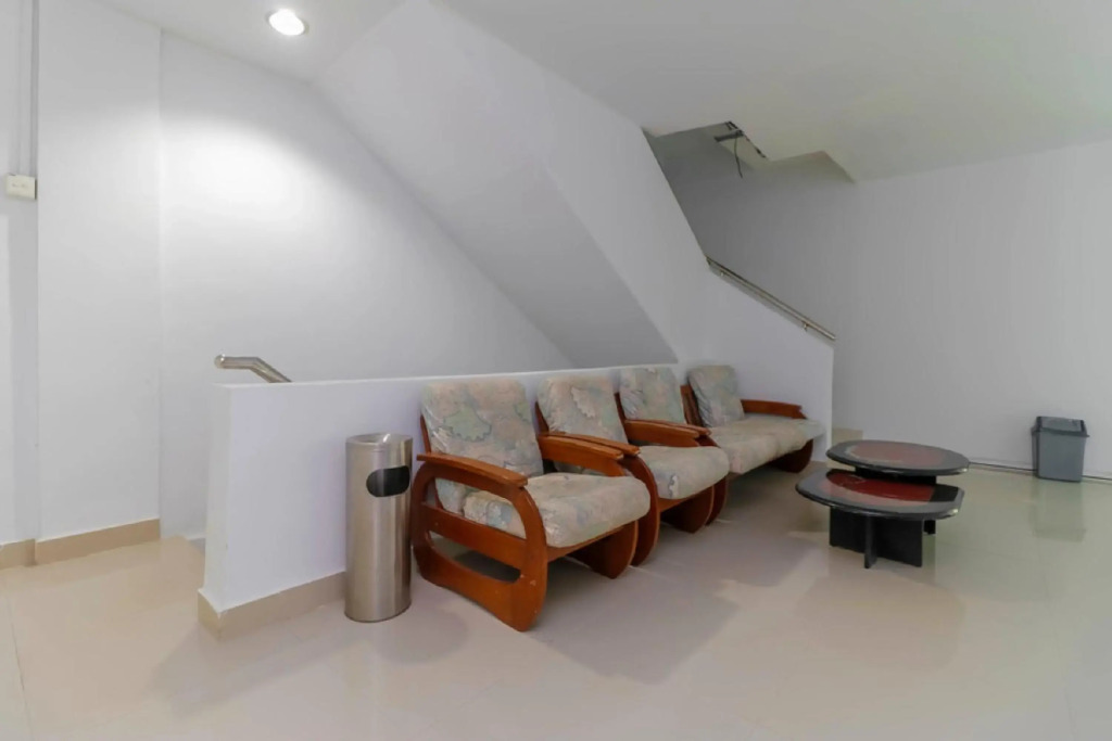 RedDoorz Plus near Kepri Mall