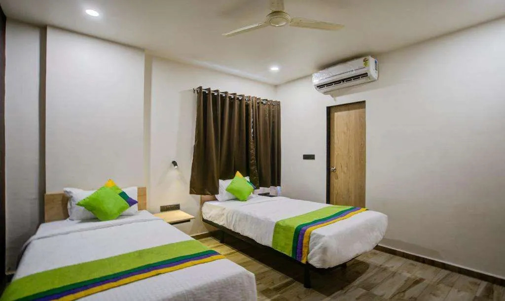 Treebo Grand Lotus - 3 km from Textile Market