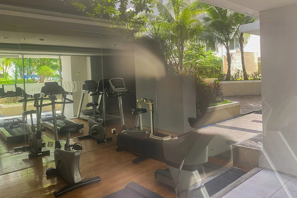 Comfy and Strategic 1BR with Extra Room at Bassura City Apartment