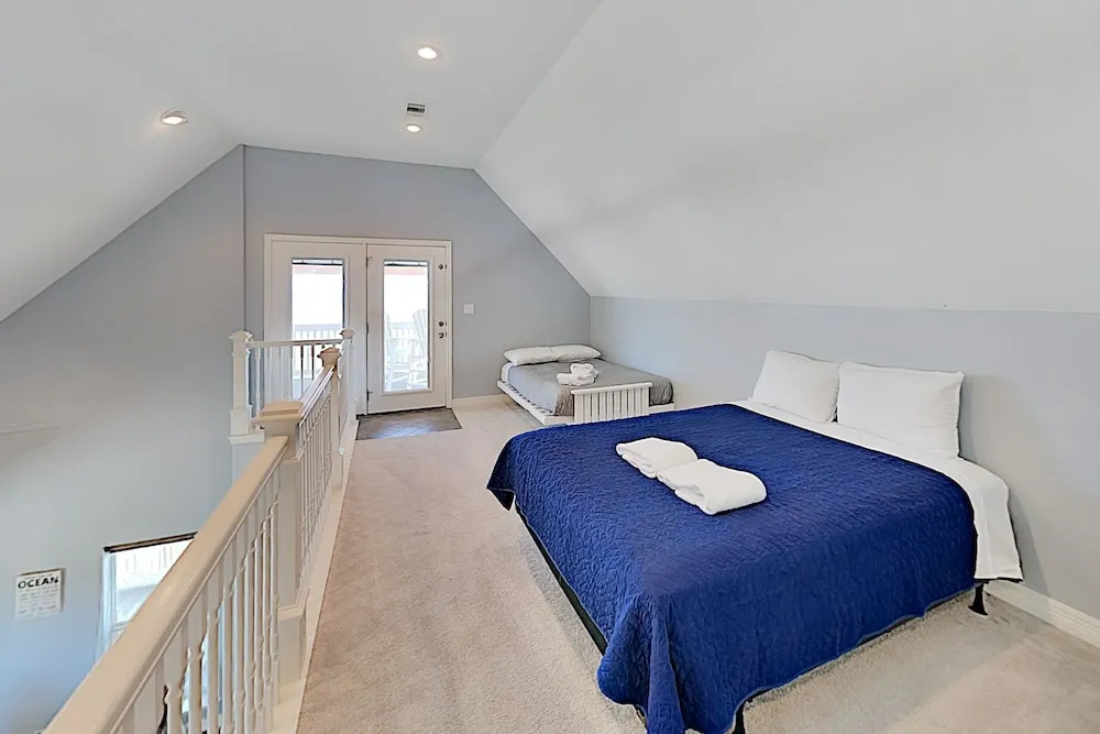Relax-n-sea: Gulf-view Dream, 100 Steps To Beach! 3 Bedroom Home