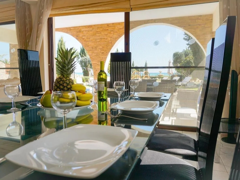 Sea Front Oceanus H3 by Ezoria Villas