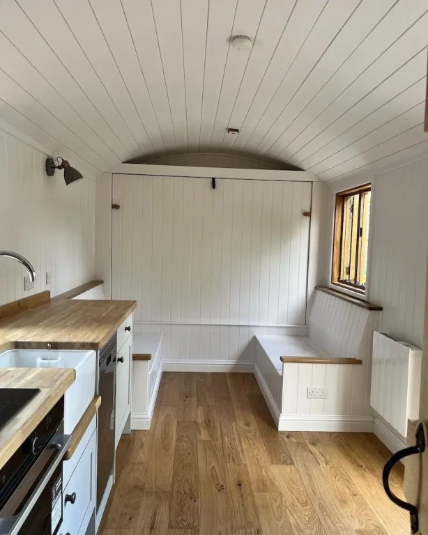 Robins Retreat - Orchard With hot tub - see Extras