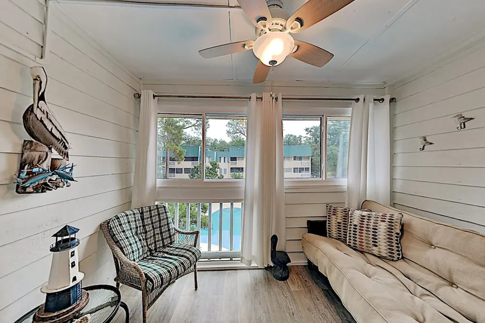 A Peace N Paradise - Contemporary Poolside 2bd/2ba 2 Bedroom Condo