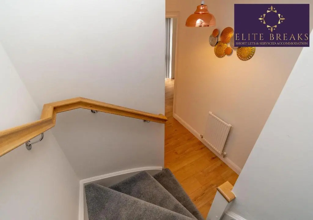 Central 4 bed house by Elite Breaks Serviced Accommodation Birmingham With Free Parking Sleeps upto 8