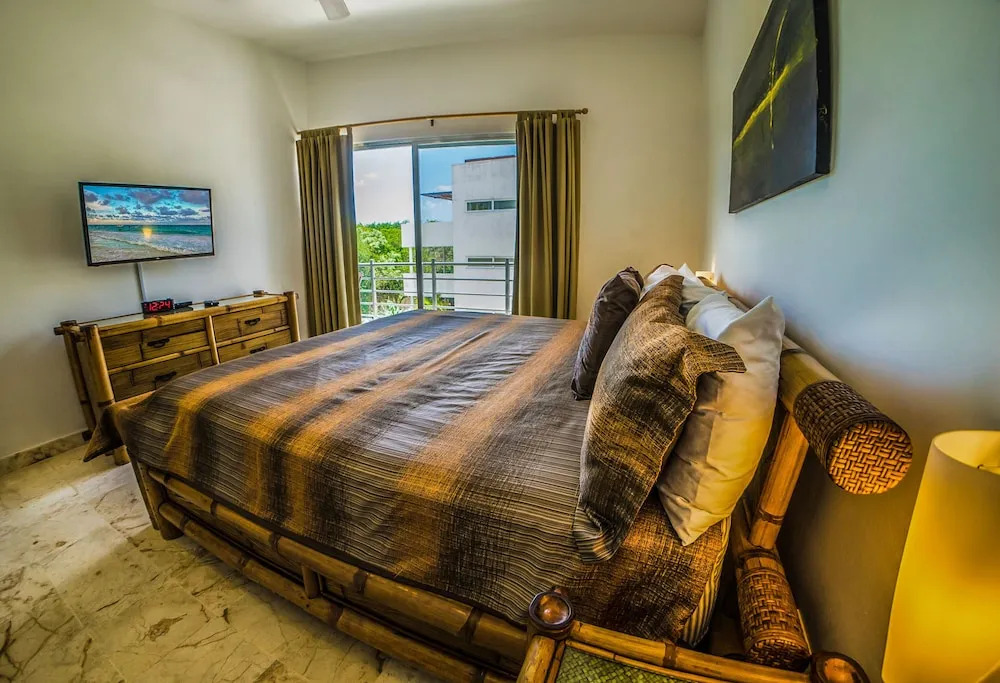 La Vista Condo Beachside