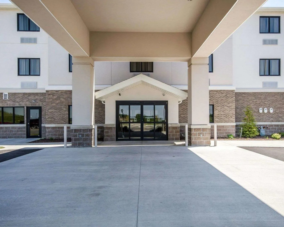 Red Roof Inn & Suites Ferdinand